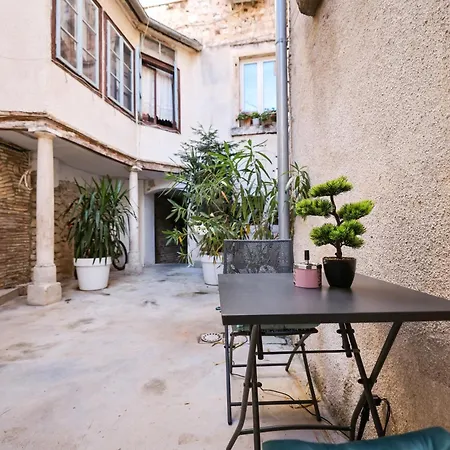 Apartment Hidden In The Center *